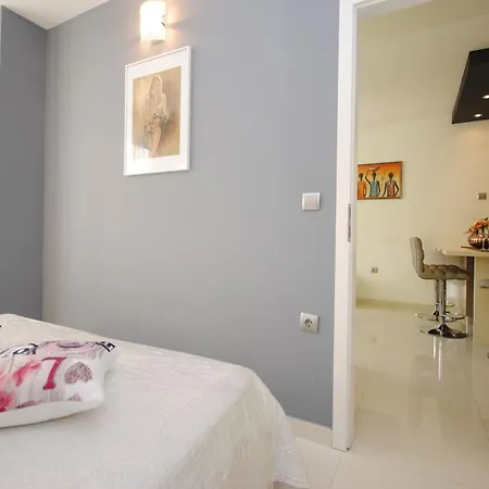 Antea - One Bedroom Apartment *