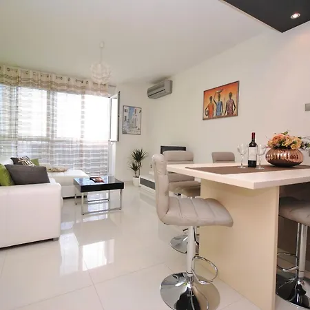 Antea - One Bedroom * Split